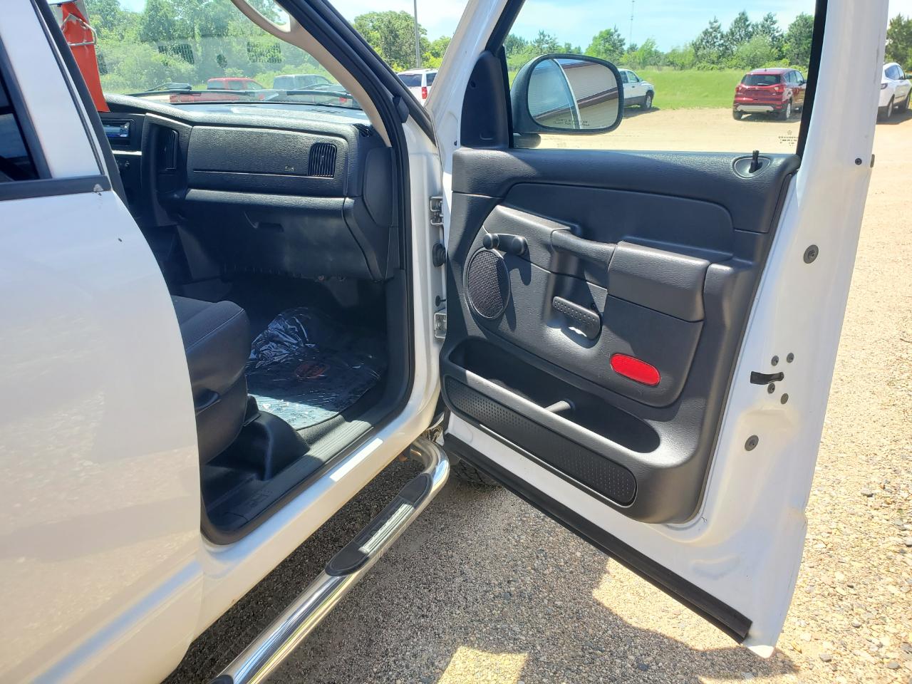 Dodge Ram 1500 4dr Quad Cab 140.5" WB 4WD ST 2005