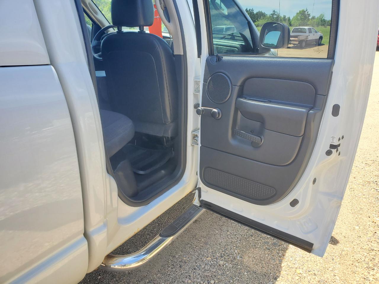 Dodge Ram 1500 4dr Quad Cab 140.5" WB 4WD ST 2005