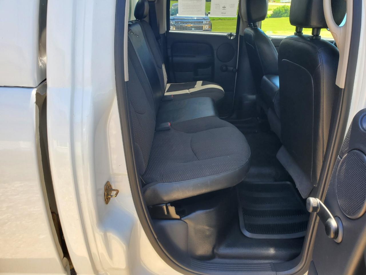 Dodge Ram 1500 4dr Quad Cab 140.5" WB 4WD ST 2005