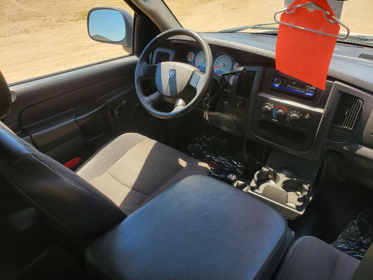 Dodge Ram 1500 4dr Quad Cab 140.5" WB 4WD ST 2005
