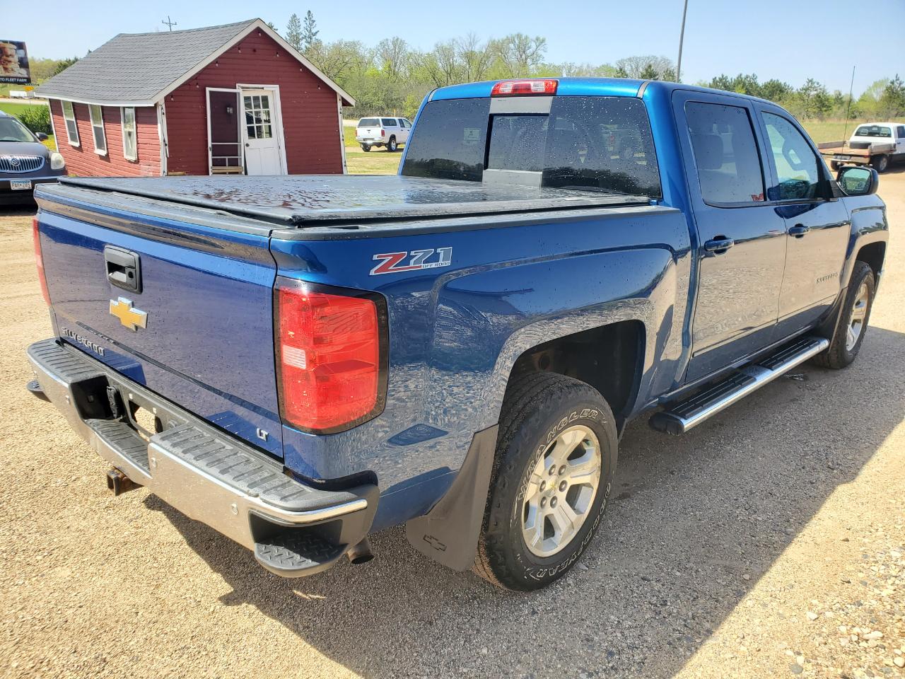 Chevrolet Silverado 1500 4WD Crew Cab 143.5" LT w/2LT 2015