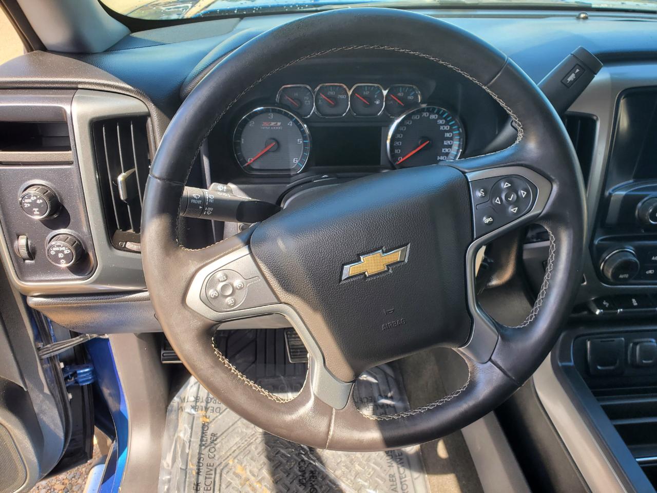 Chevrolet Silverado 1500 4WD Crew Cab 143.5" LT w/2LT 2015