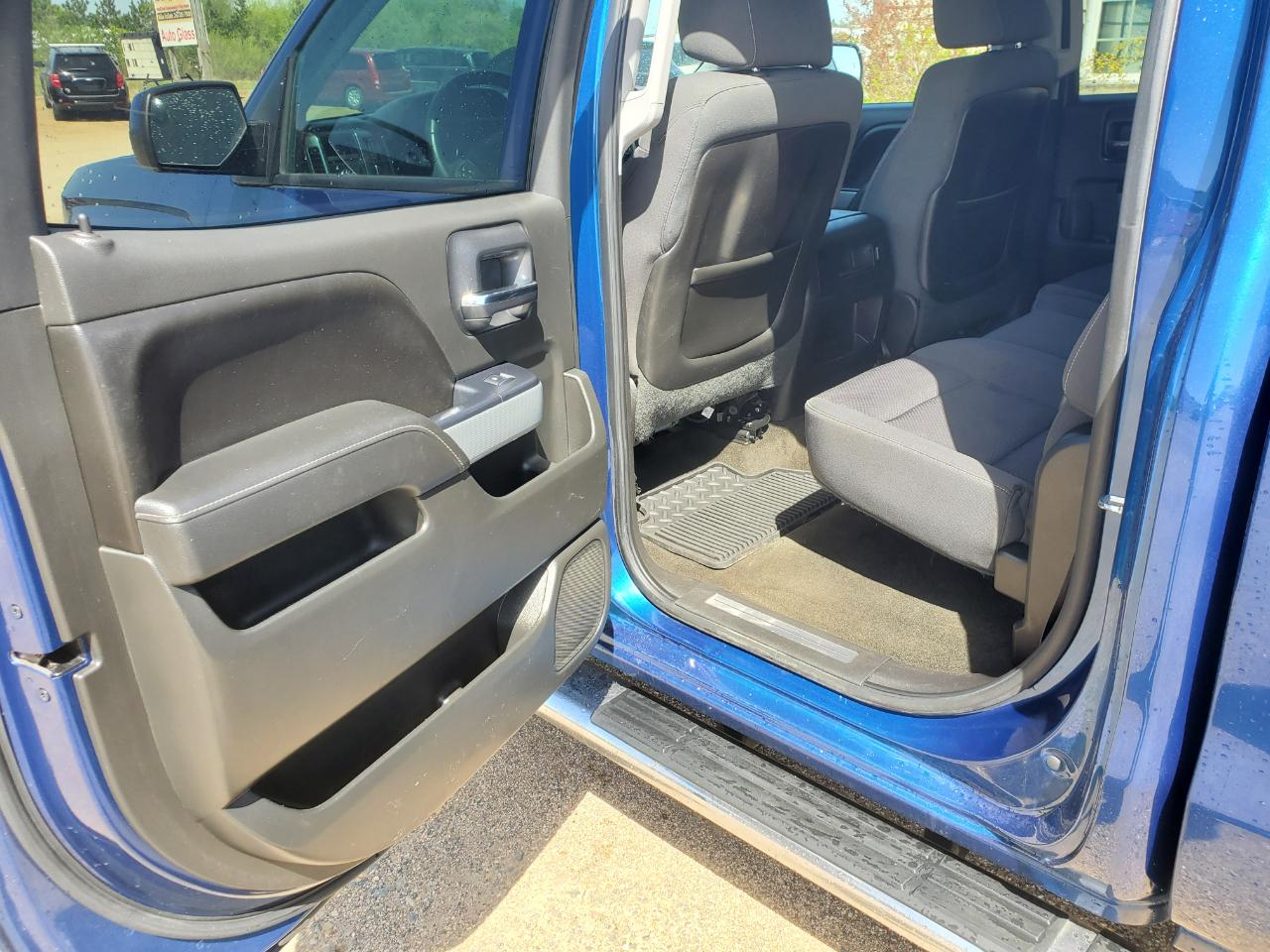 Chevrolet Silverado 1500 4WD Crew Cab 143.5" LT w/2LT 2015