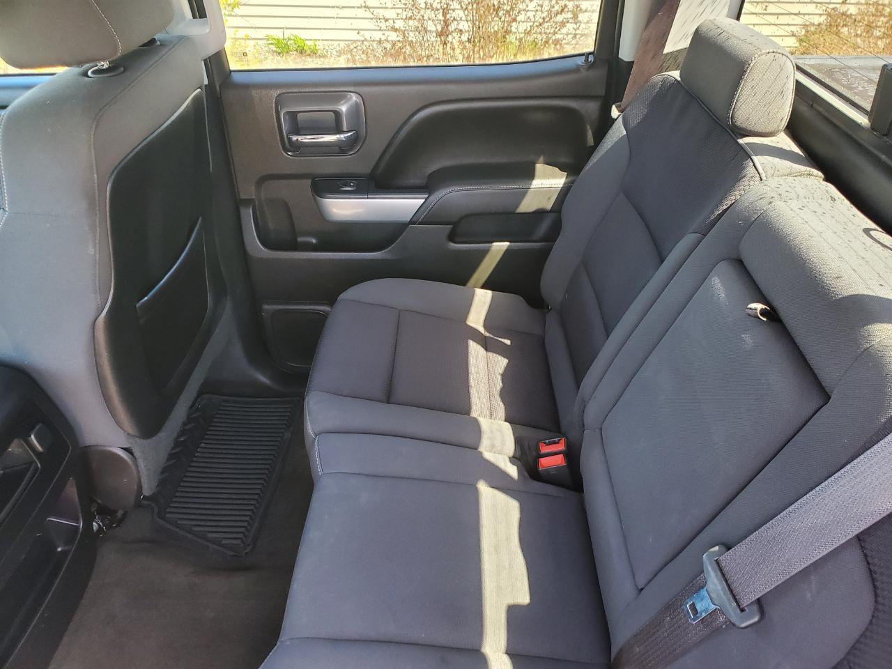 Chevrolet Silverado 1500 4WD Crew Cab 143.5" LT w/2LT 2015
