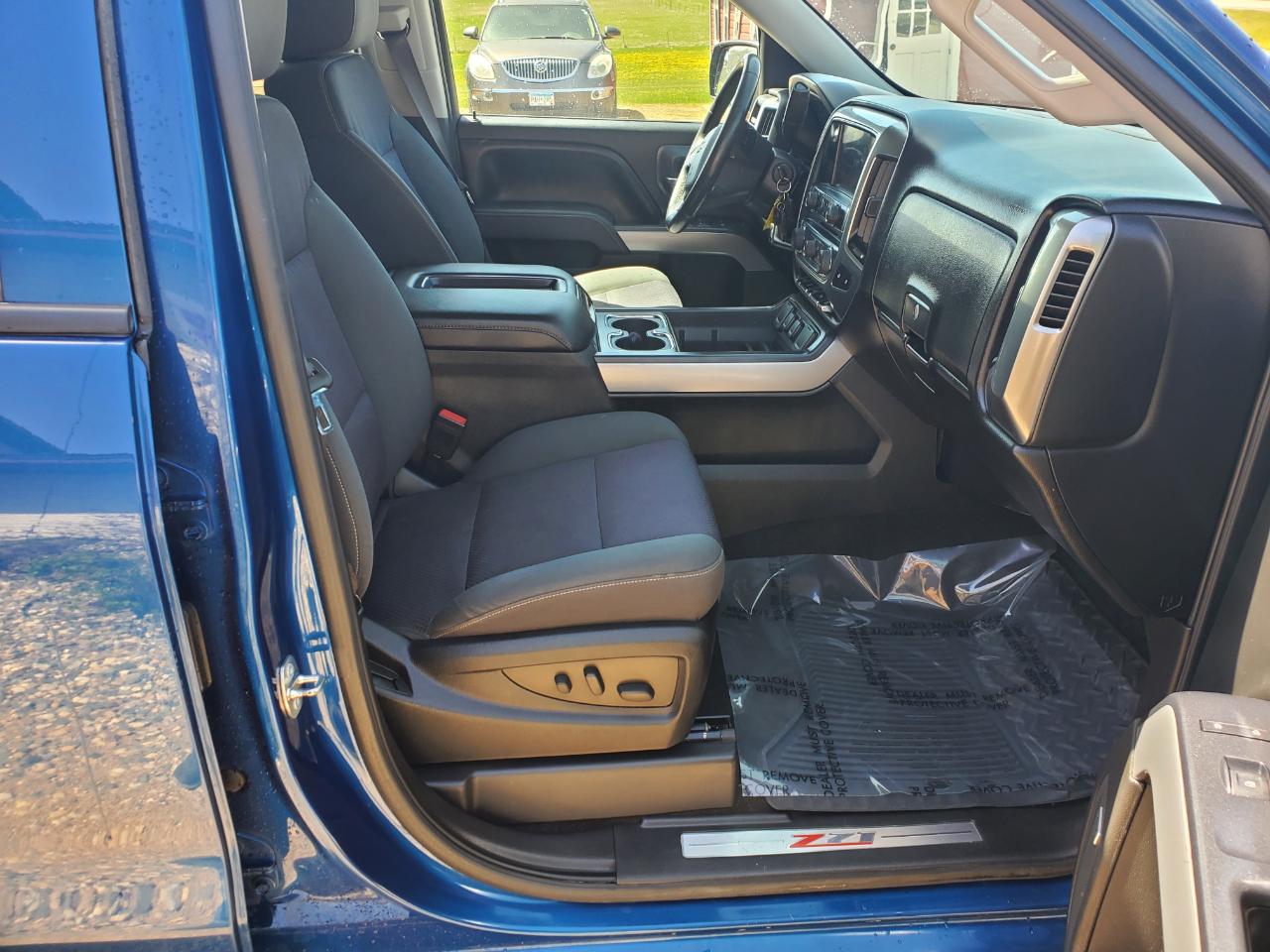 Chevrolet Silverado 1500 4WD Crew Cab 143.5" LT w/2LT 2015