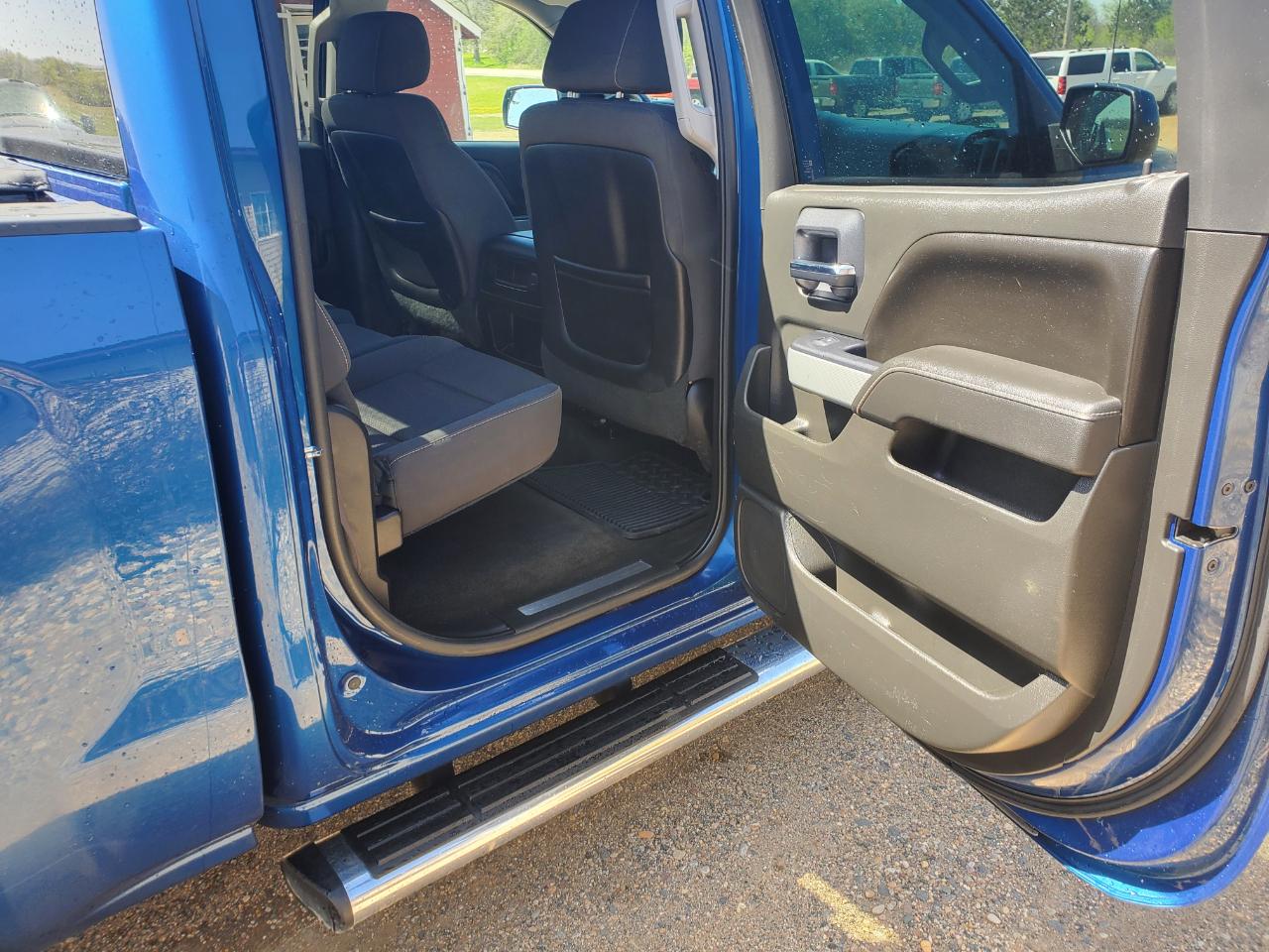 Chevrolet Silverado 1500 4WD Crew Cab 143.5" LT w/2LT 2015