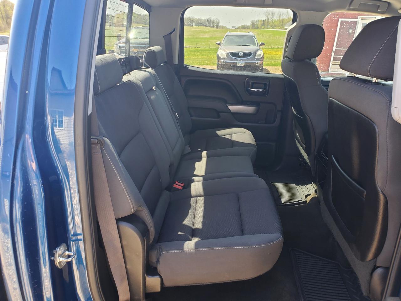 Chevrolet Silverado 1500 4WD Crew Cab 143.5" LT w/2LT 2015