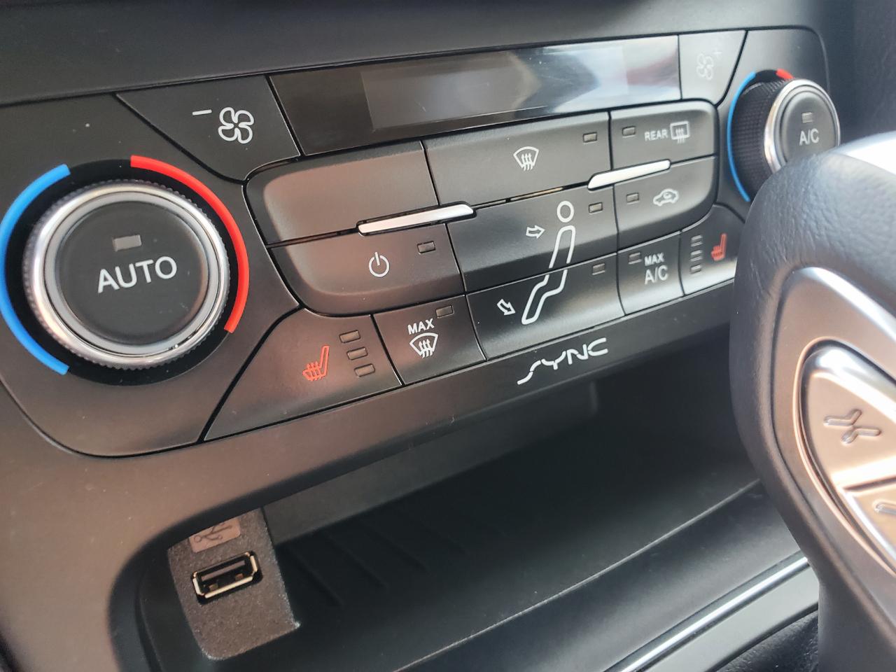 Ford Focus 4dr Sdn Titanium 2016