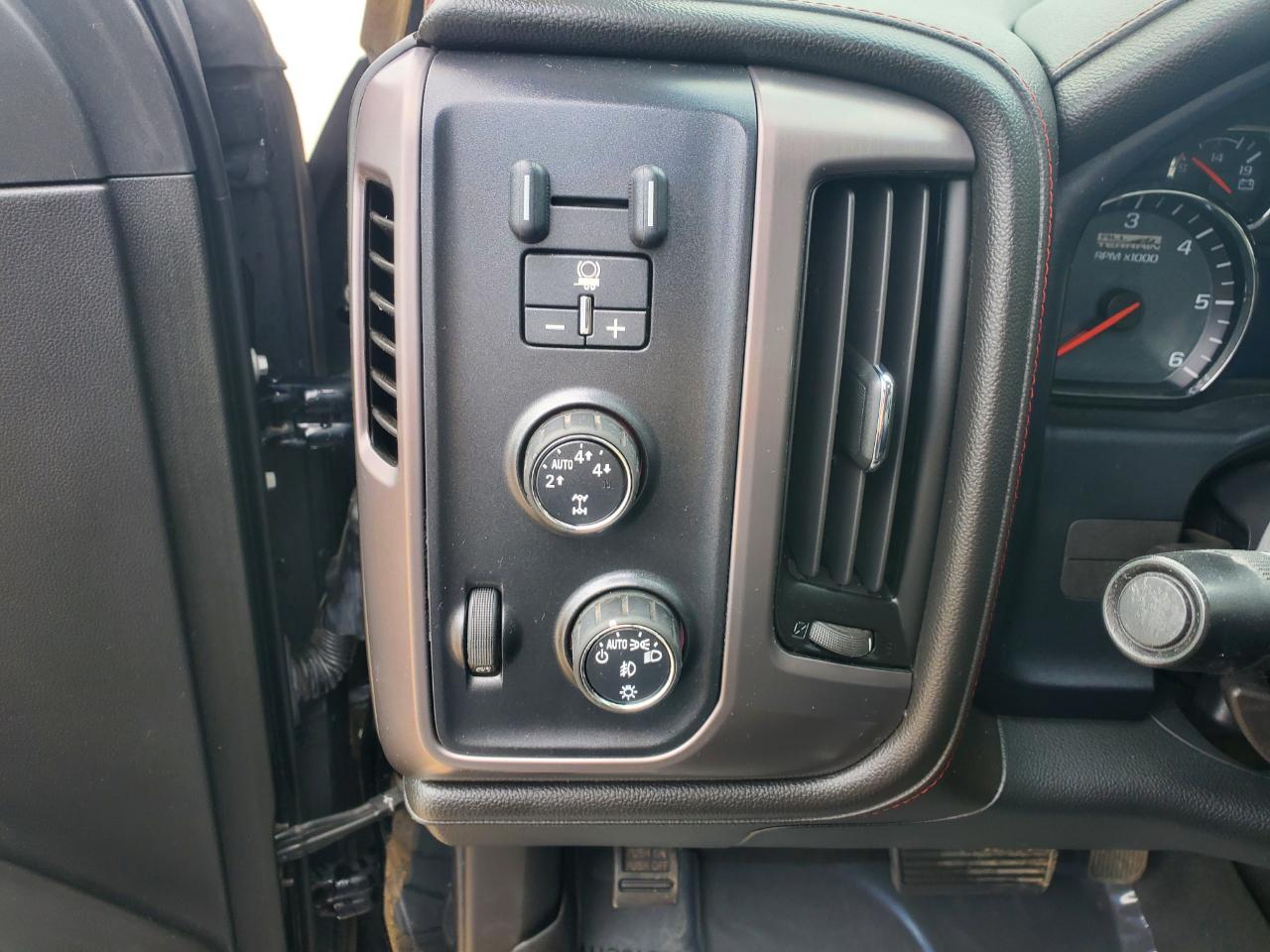 GMC Sierra 1500 4WD Crew Cab 143.5" SLT 2014