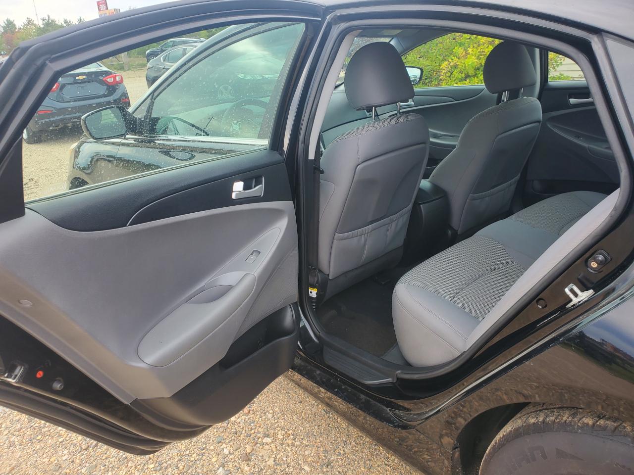 Hyundai Sonata 4dr Sdn 2.4L Auto GLS 2011