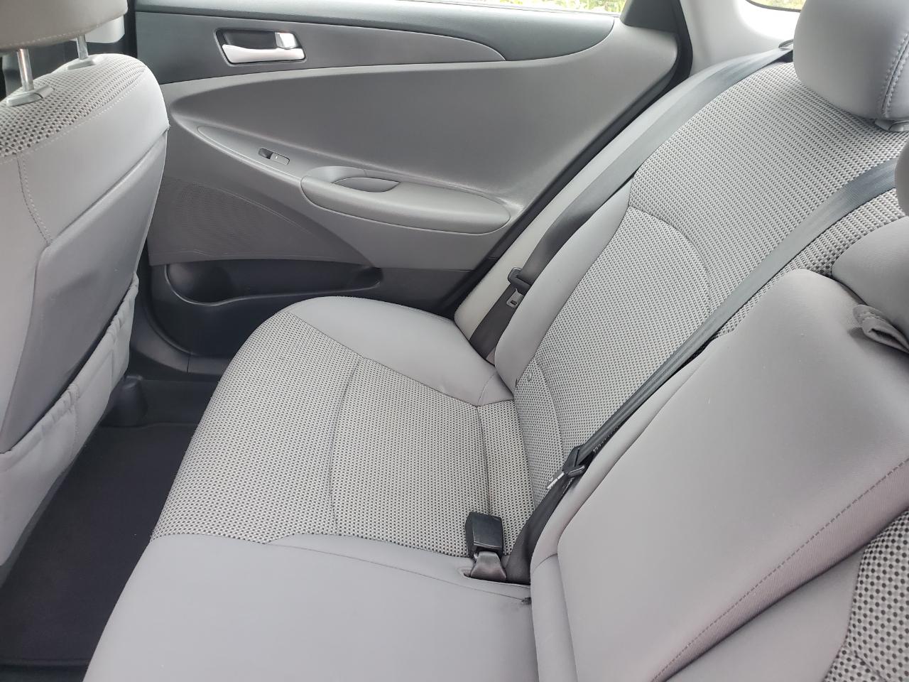 Hyundai Sonata 4dr Sdn 2.4L Auto GLS 2011