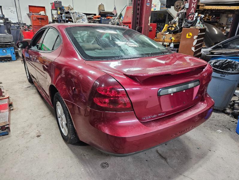 Pontiac Grand Prix Base 2006