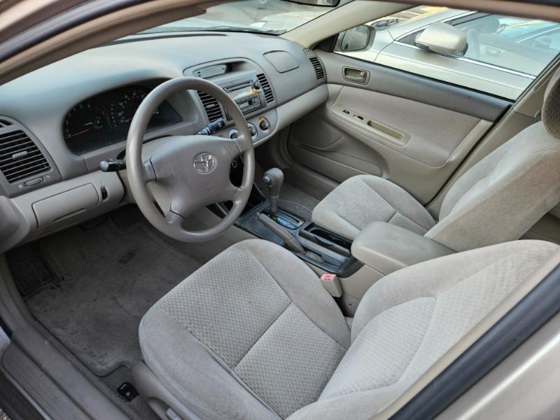Toyota Camry LE 2002