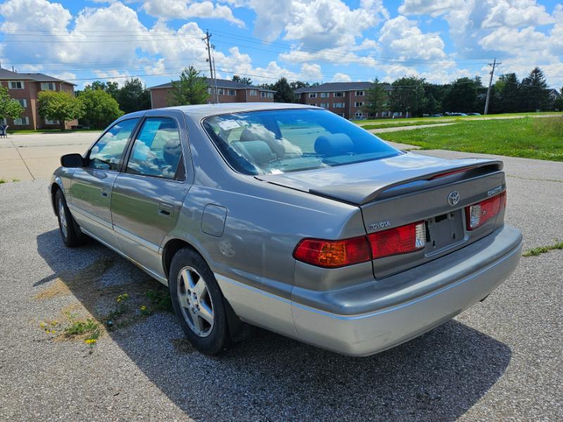 Toyota Camry LE 2001