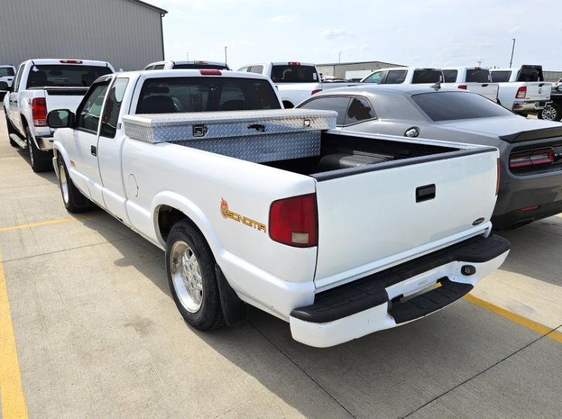 GMC Sonoma SL Ext. Cab 2WD 2003