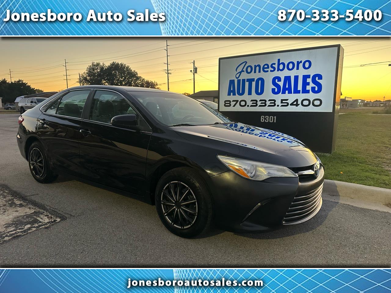 2016 Toyota Camry LE's photo