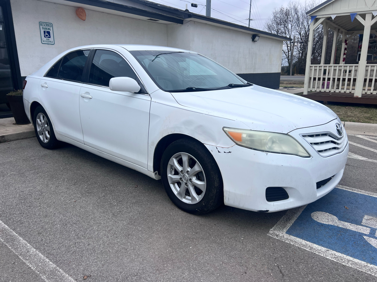 Toyota Camry Base 6-Spd AT 2011