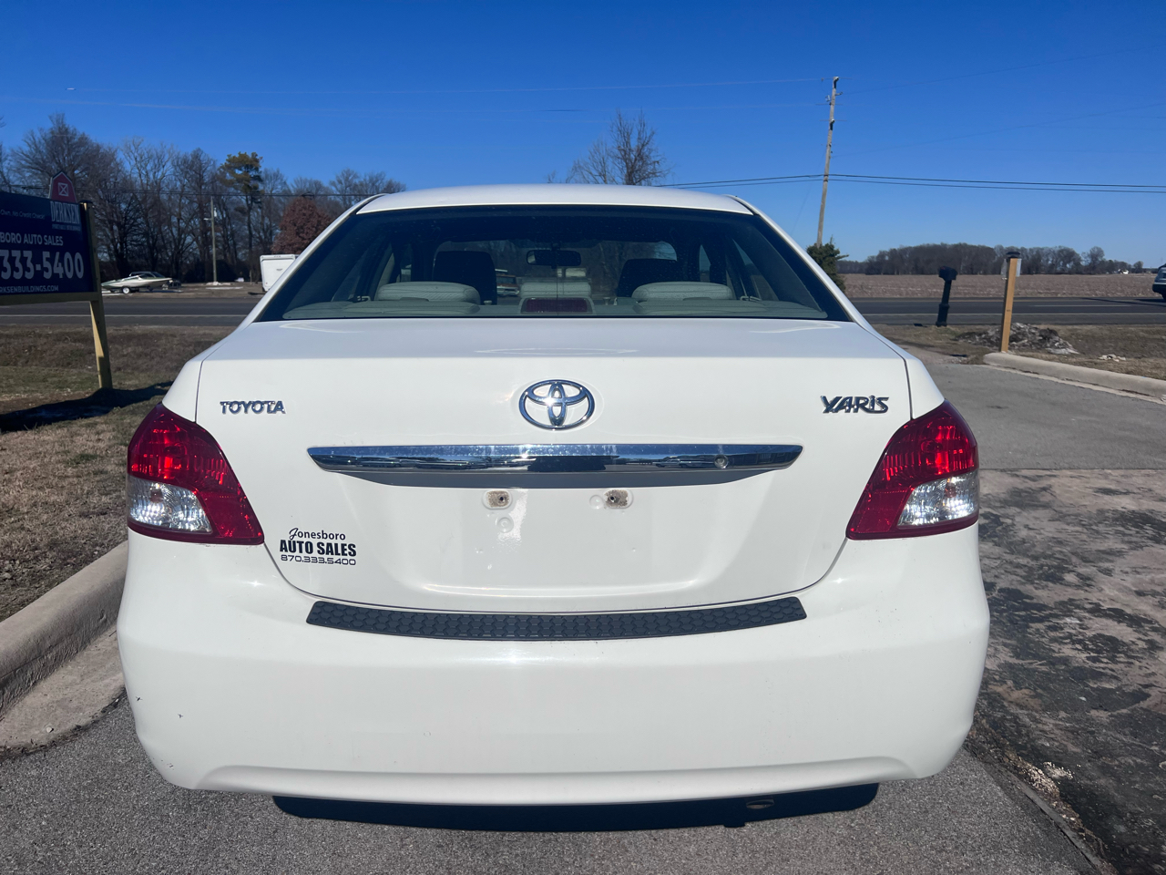 Toyota Yaris Sedan 4-Speed AT 2010