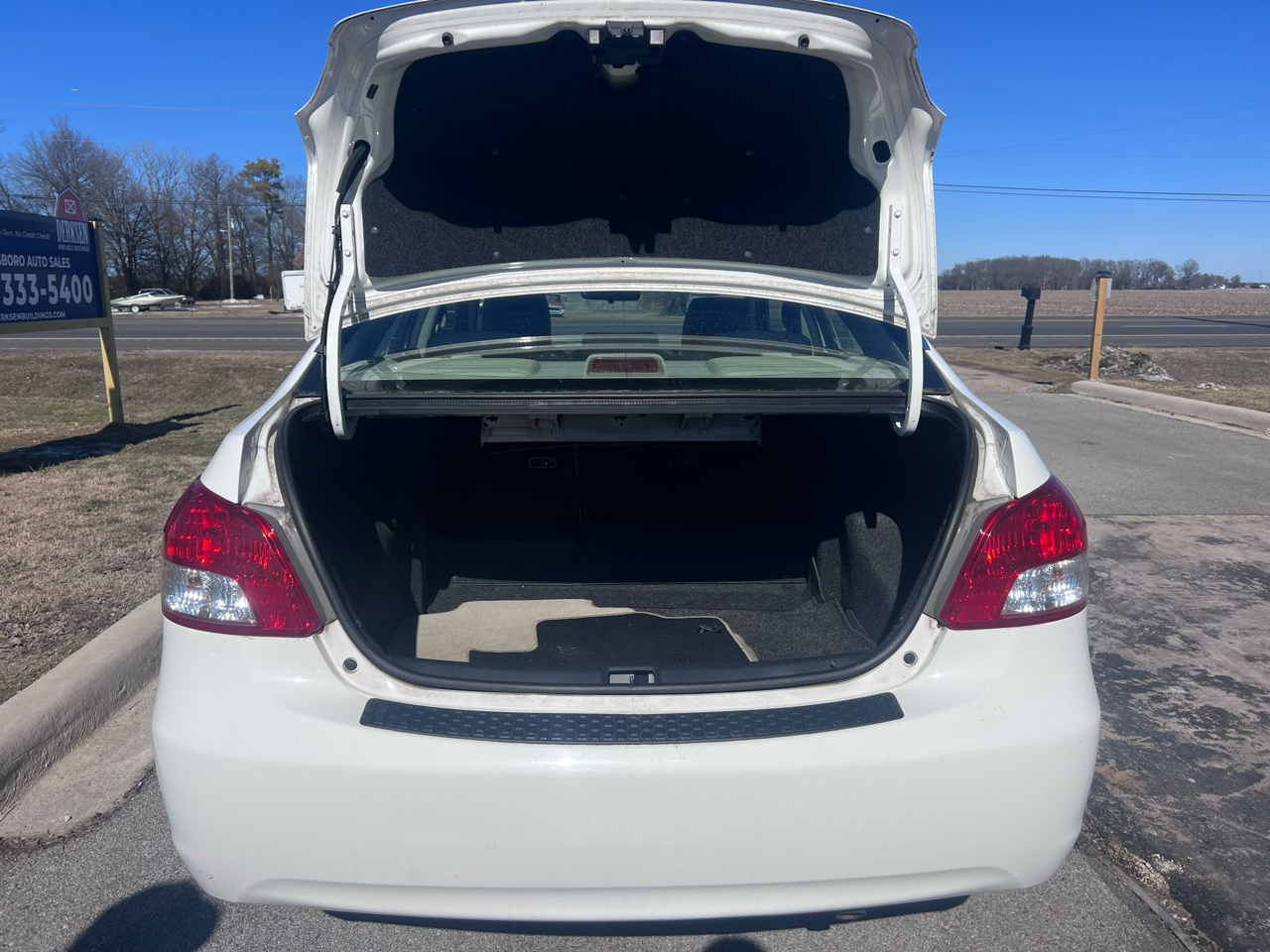 Toyota Yaris Sedan 4-Speed AT 2010