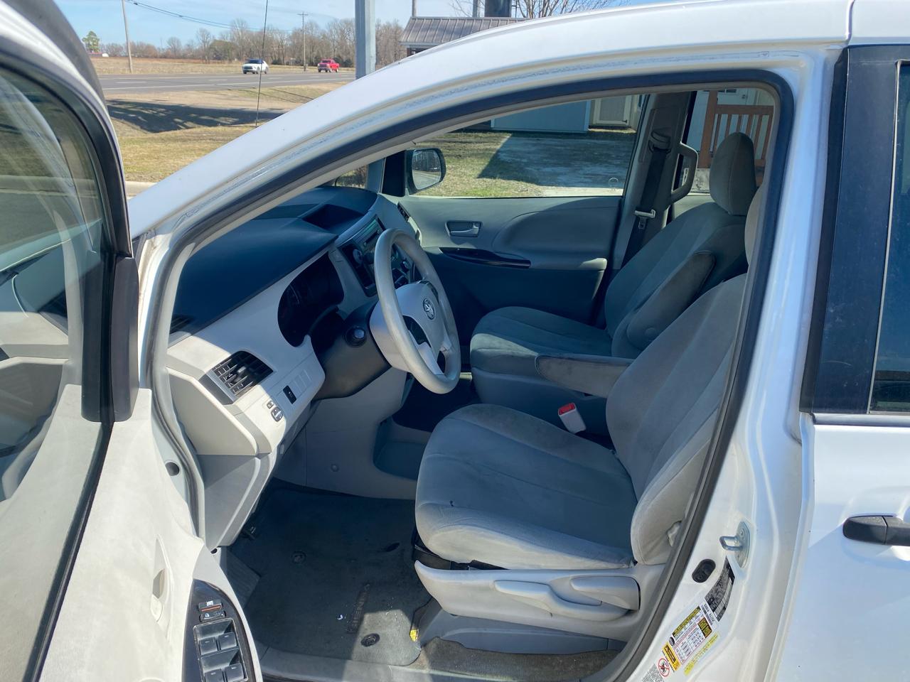 Toyota Sienna FWD 7-Passenger V6 2013