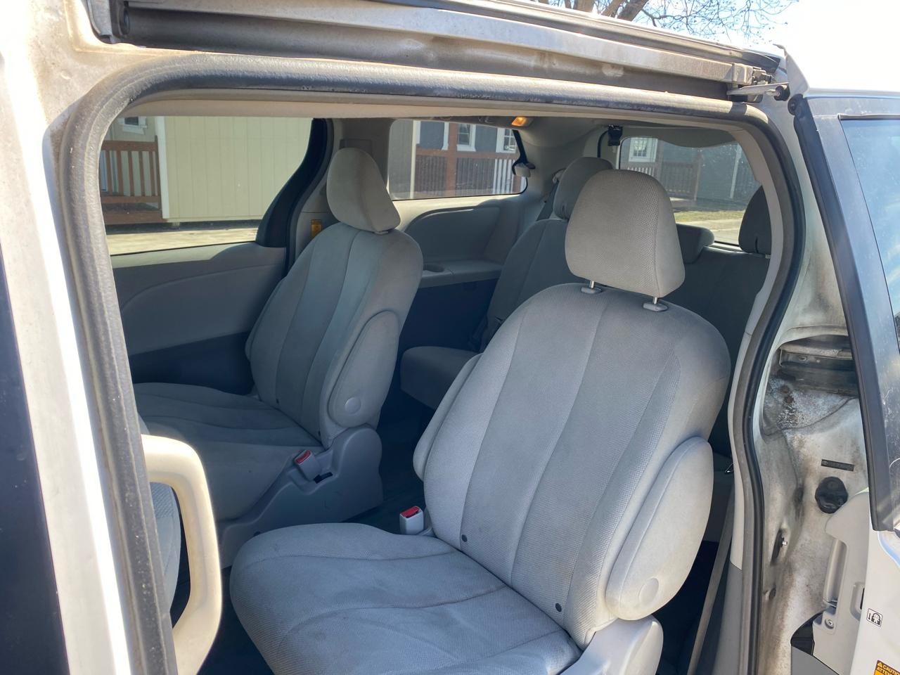 Toyota Sienna FWD 7-Passenger V6 2013