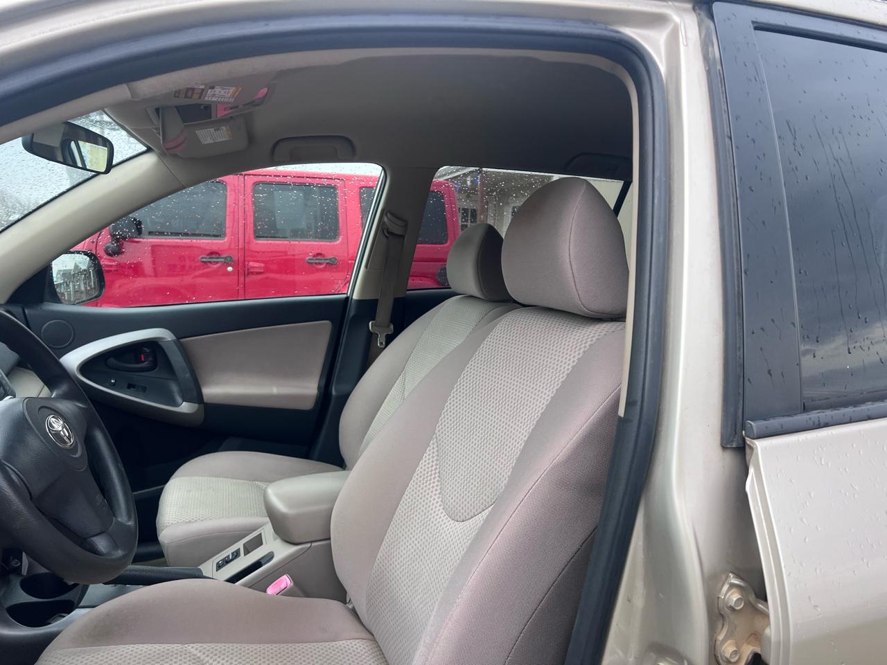 Toyota RAV4 Base I4 2WD 2006