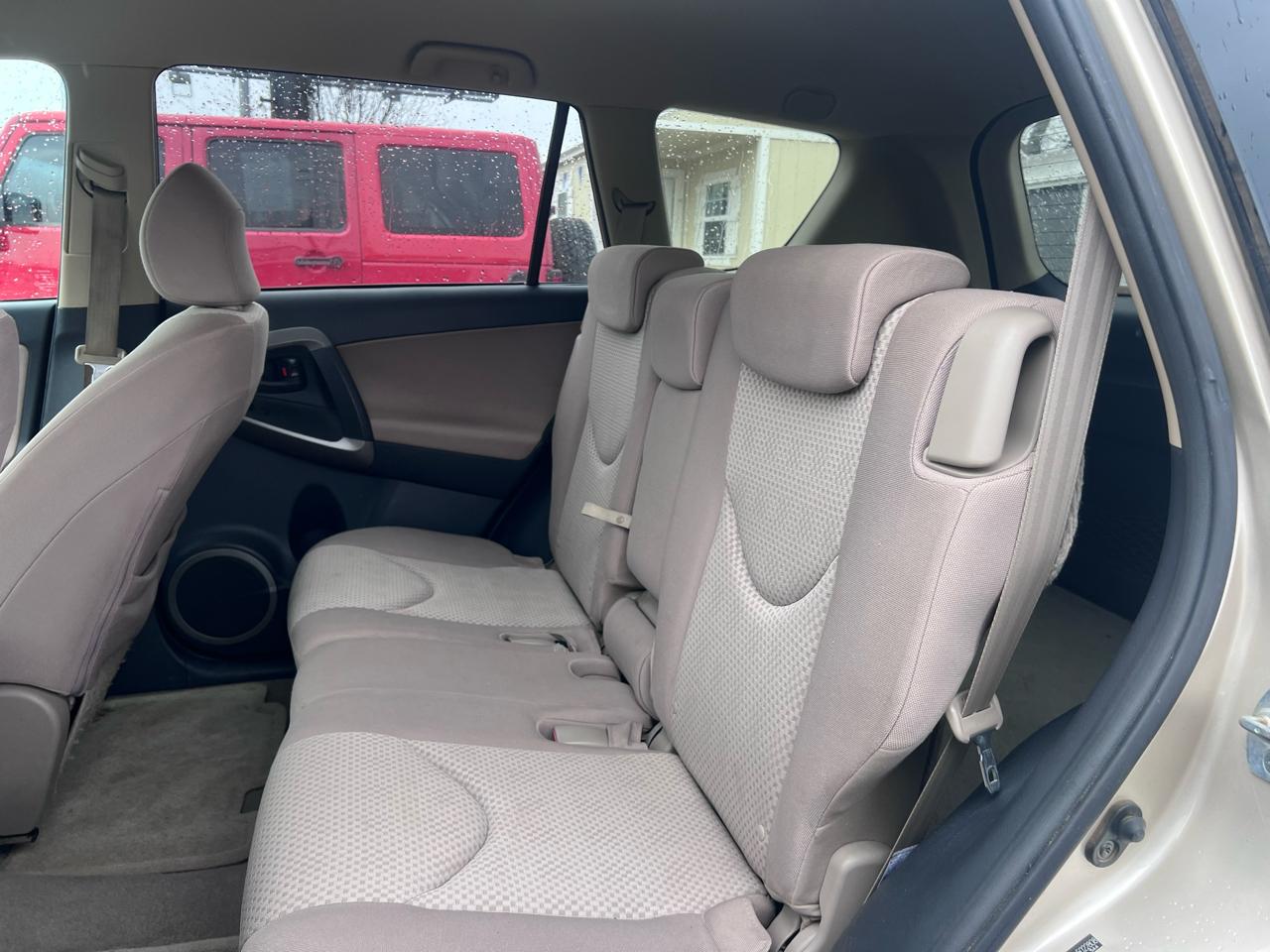 Toyota RAV4 Base I4 2WD 2006