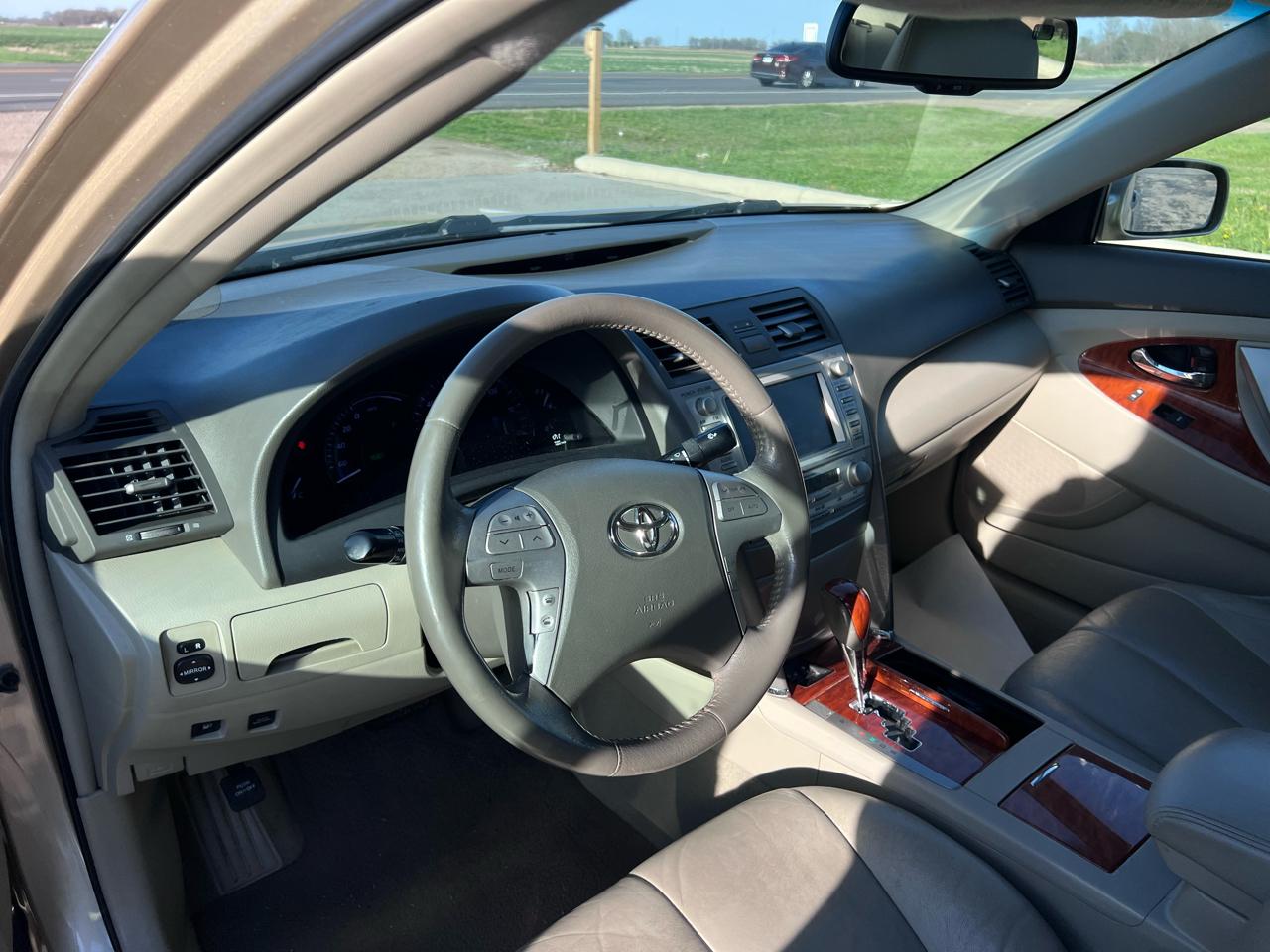 Toyota Camry Hybrid Sedan 2011