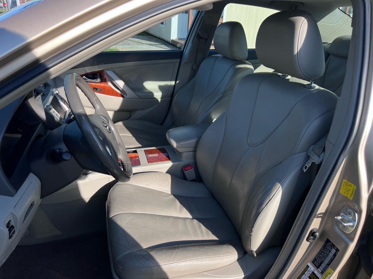 Toyota Camry Hybrid Sedan 2011