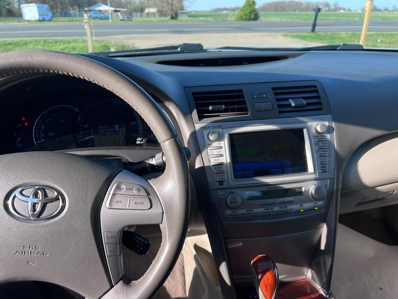 Toyota Camry Hybrid Sedan 2011