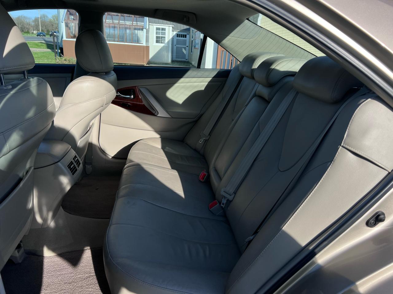 Toyota Camry Hybrid Sedan 2011