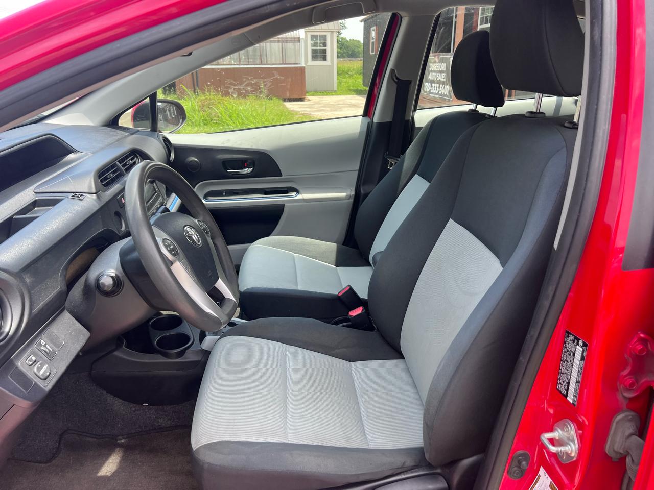 Toyota Prius c One 2013