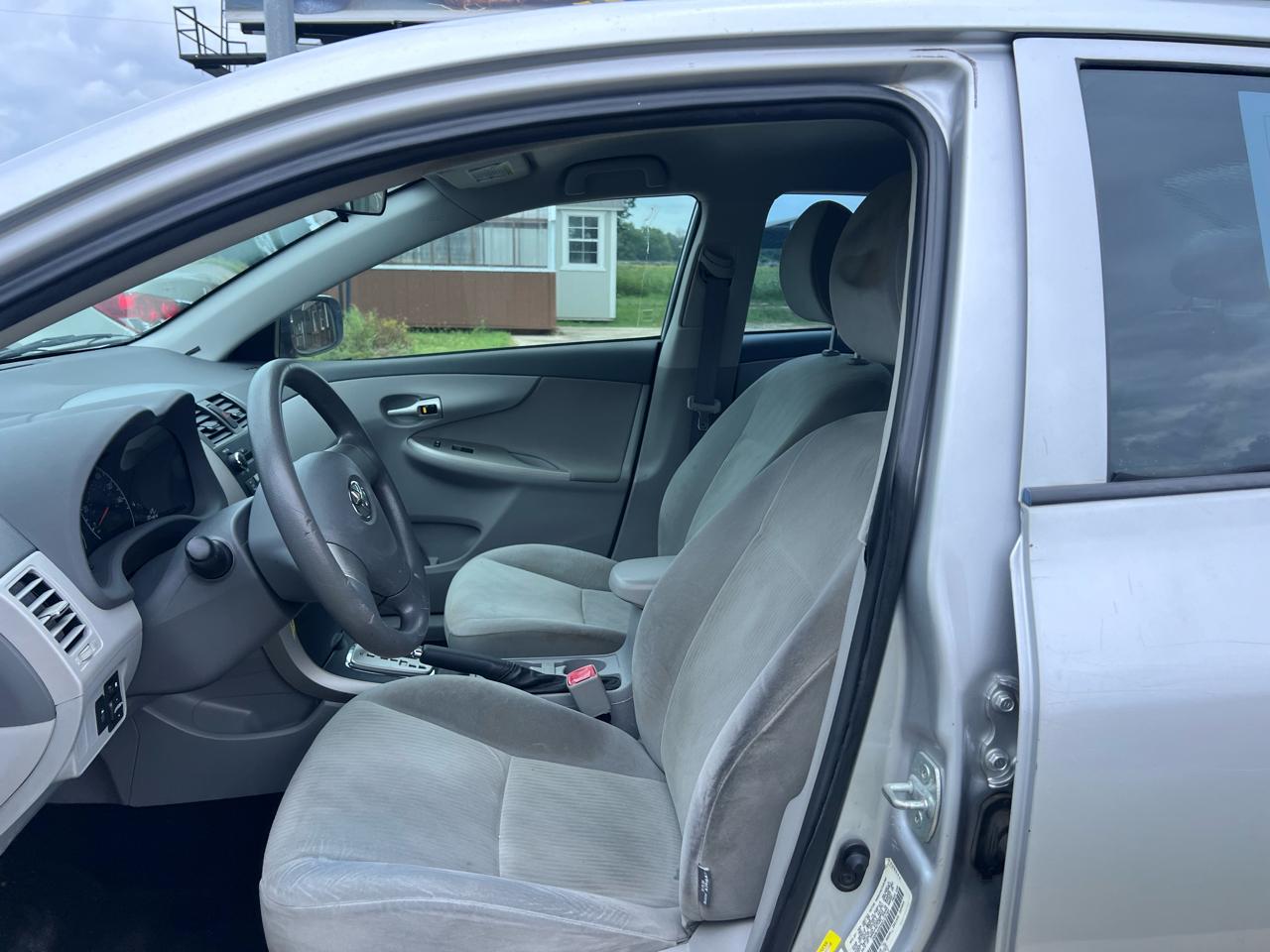 Toyota Corolla 4dr Sdn Auto (Natl) 2010
