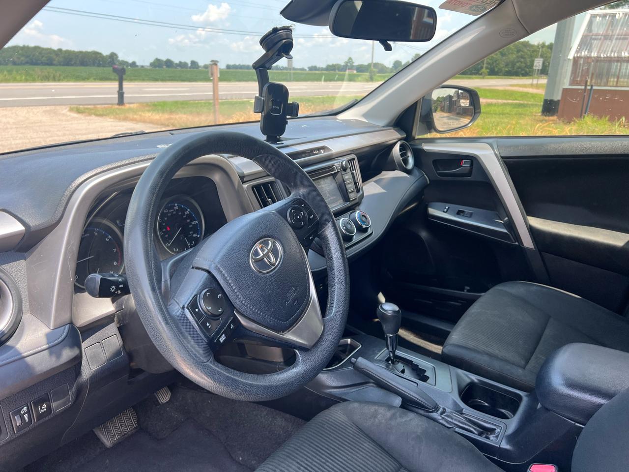 Toyota RAV4 LE FWD 2018