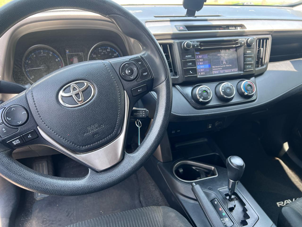 Toyota RAV4 LE FWD 2018