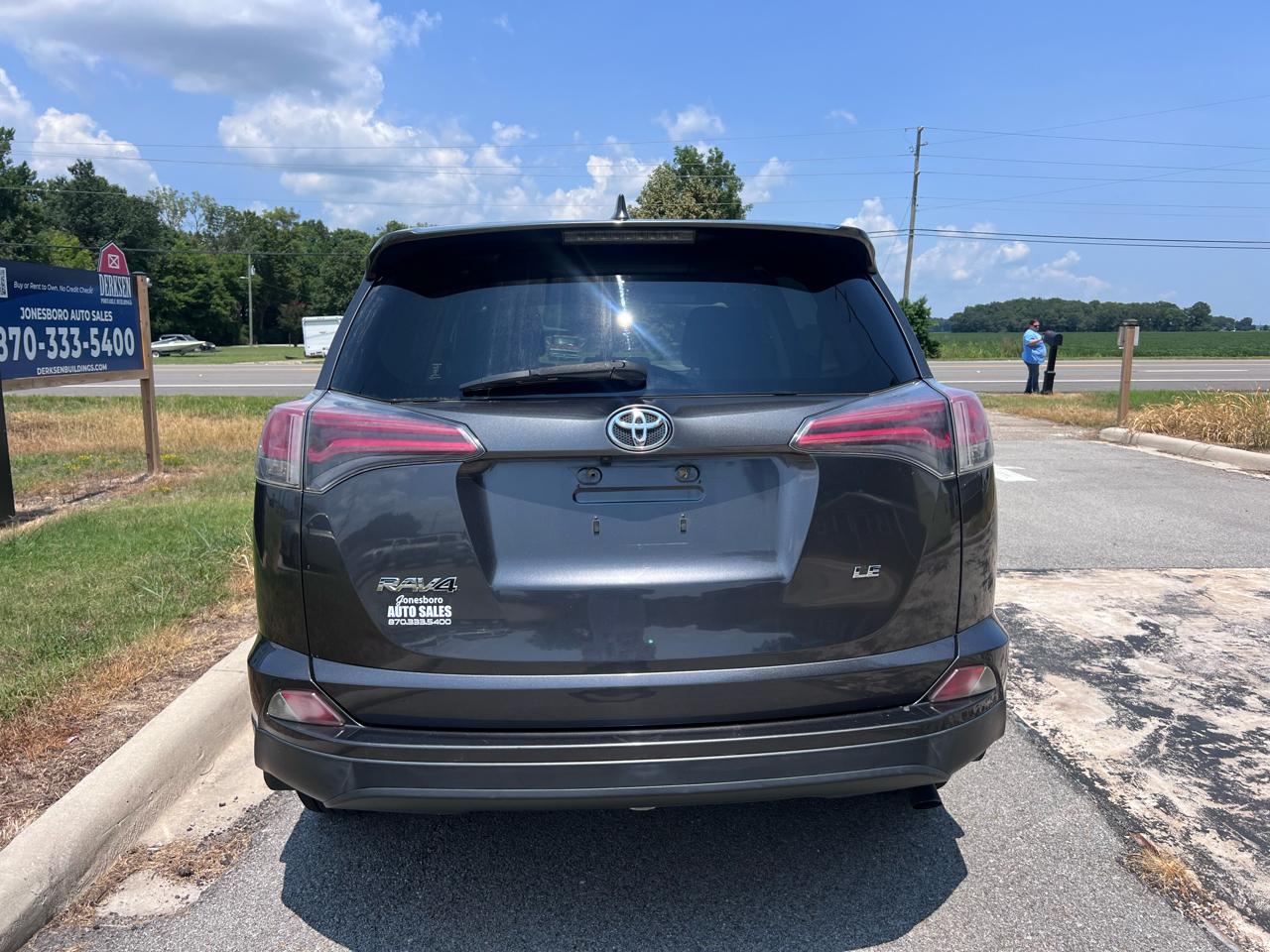 Toyota RAV4 LE FWD 2018