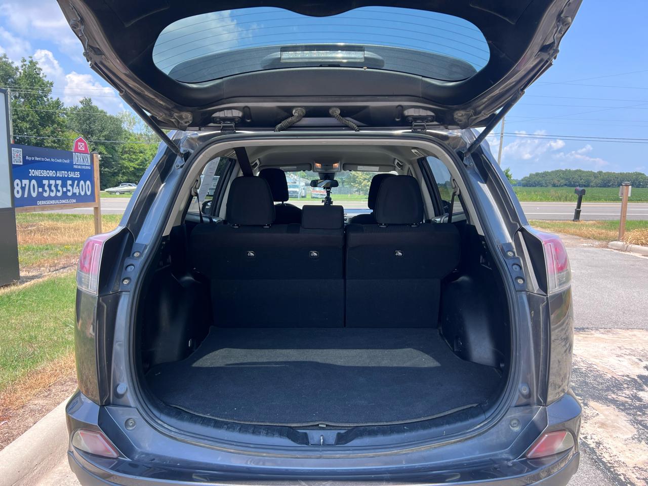 Toyota RAV4 LE FWD 2018