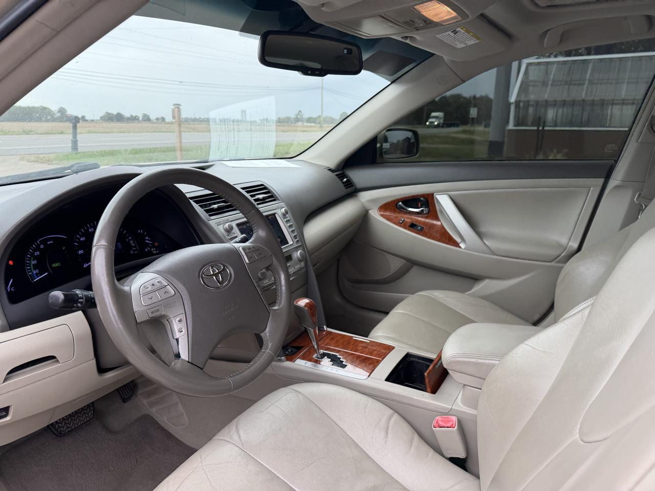 Toyota Camry Hybrid Sedan 2011