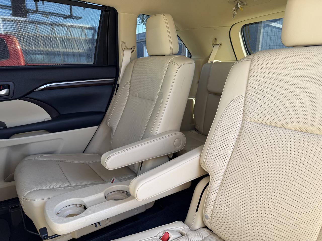 Toyota Highlander Limited FWD V6 2015