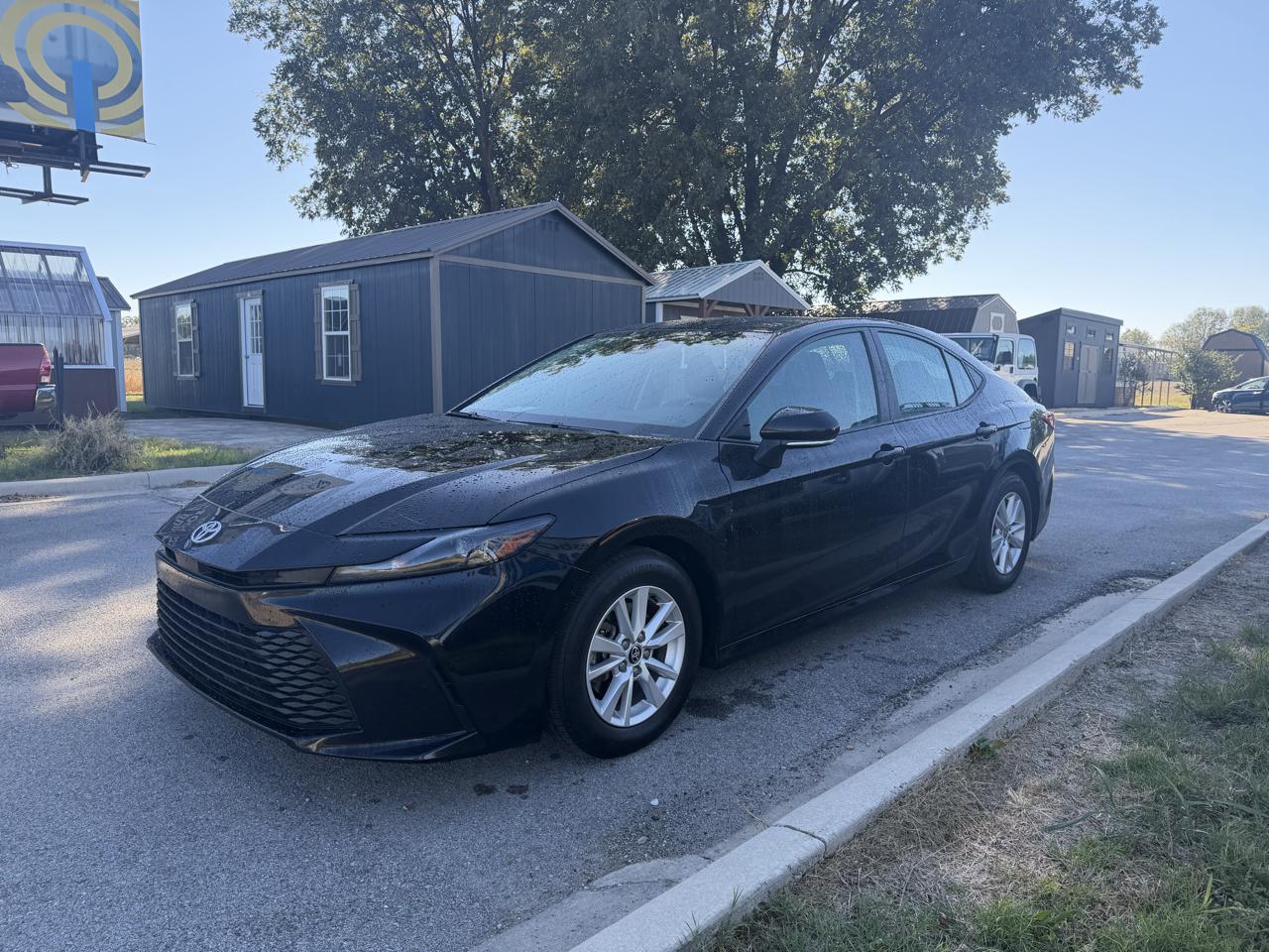 Toyota Camry Hybrid XLE 2025
