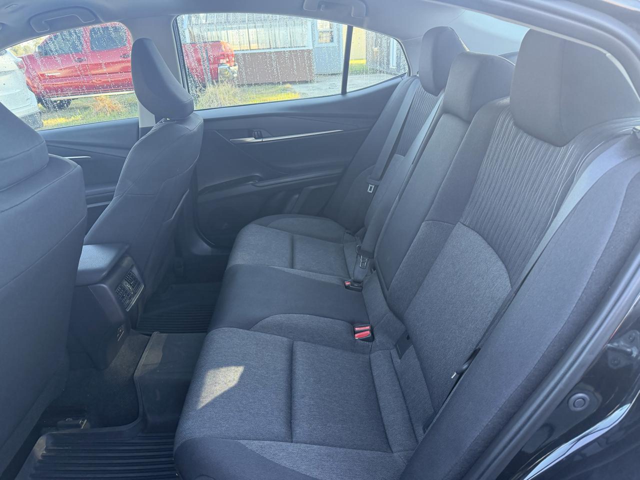 Toyota Camry Hybrid XLE 2025