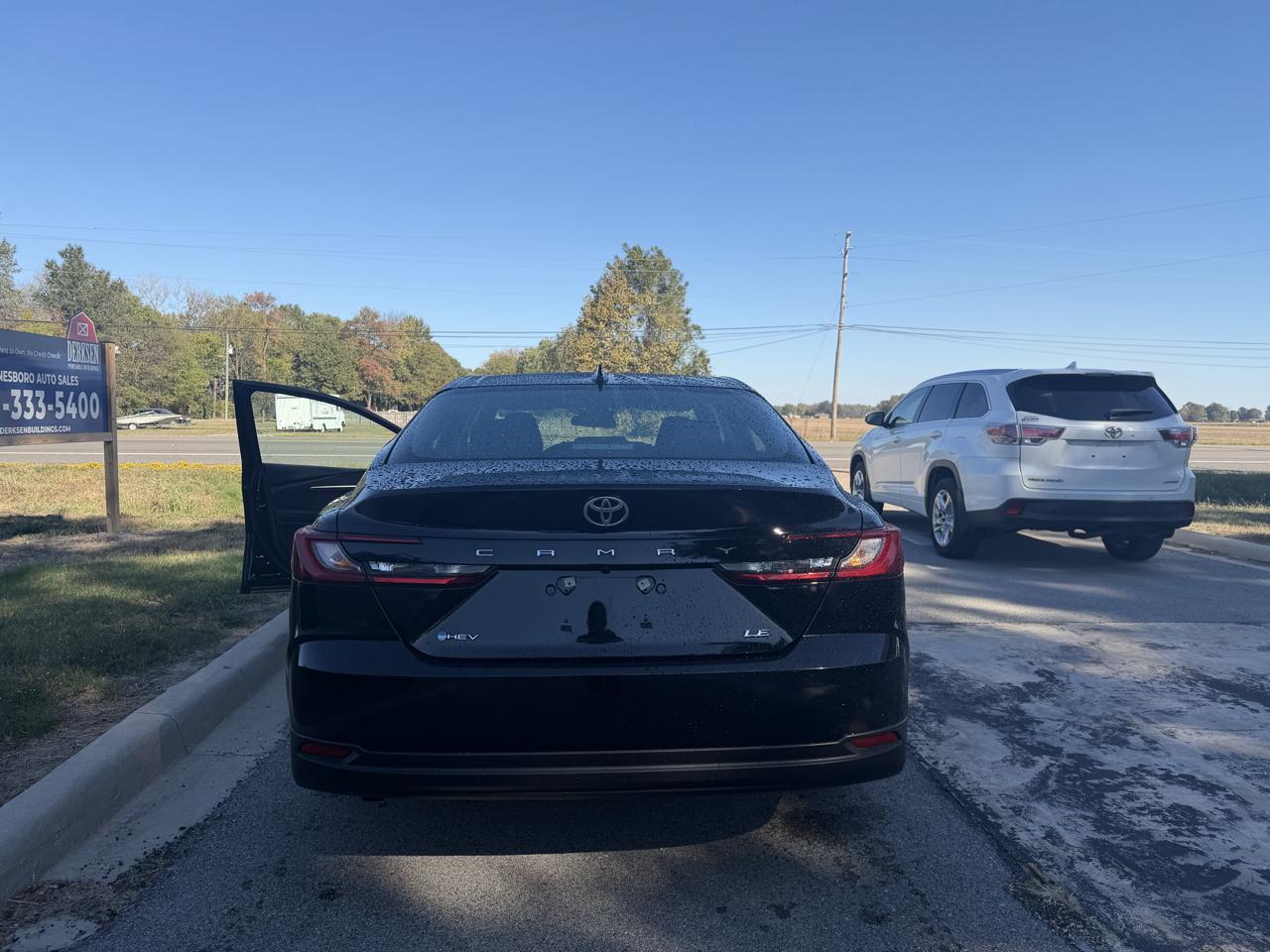 Toyota Camry Hybrid XLE 2025
