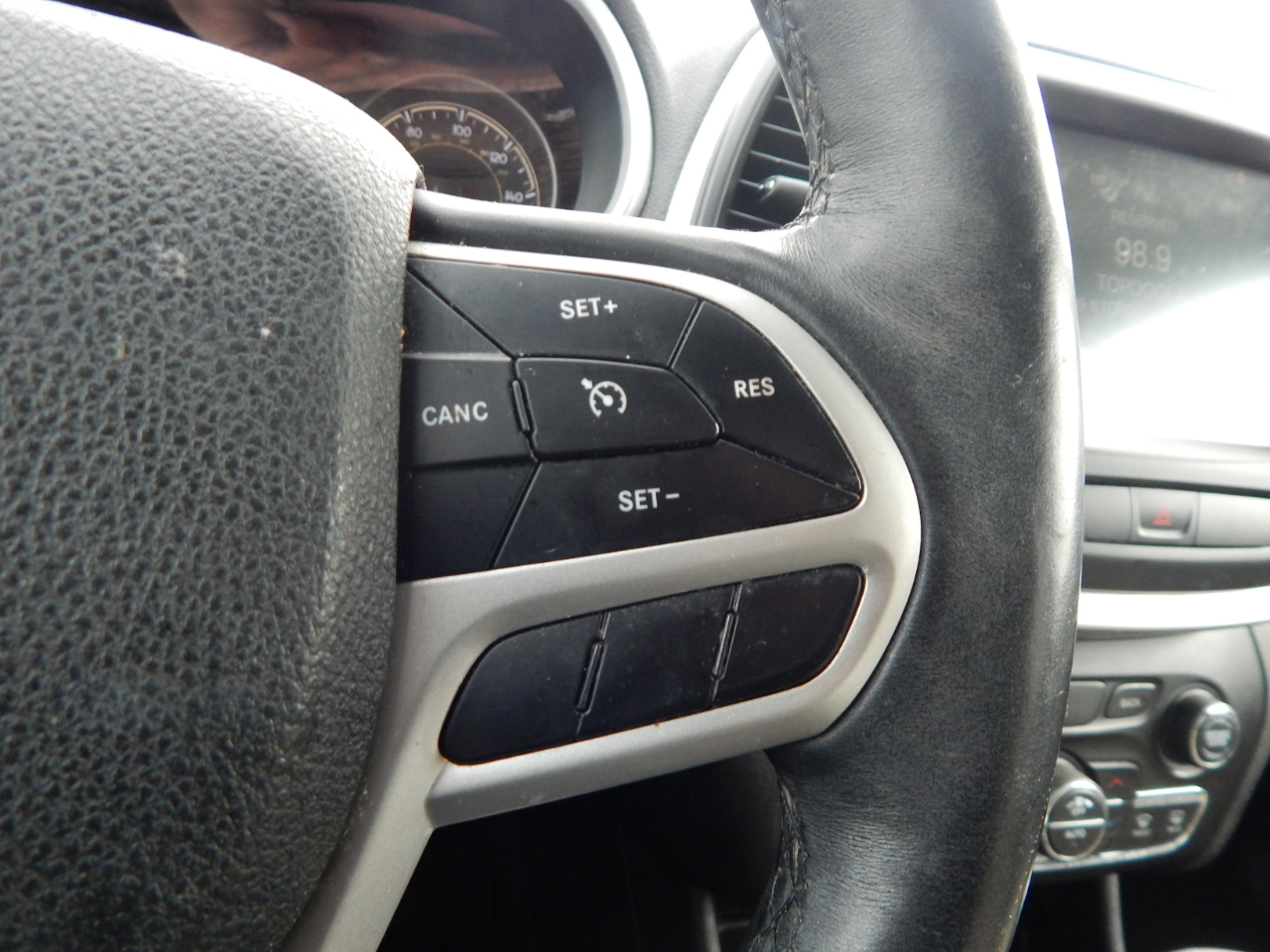 Jeep Cherokee Limited 4D SUV FWD 2017