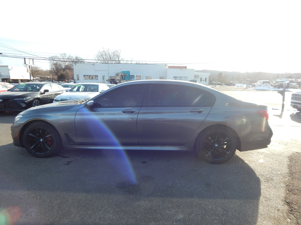 BMW 7 Series 4dr Sdn 750i xDrive AWD 2017