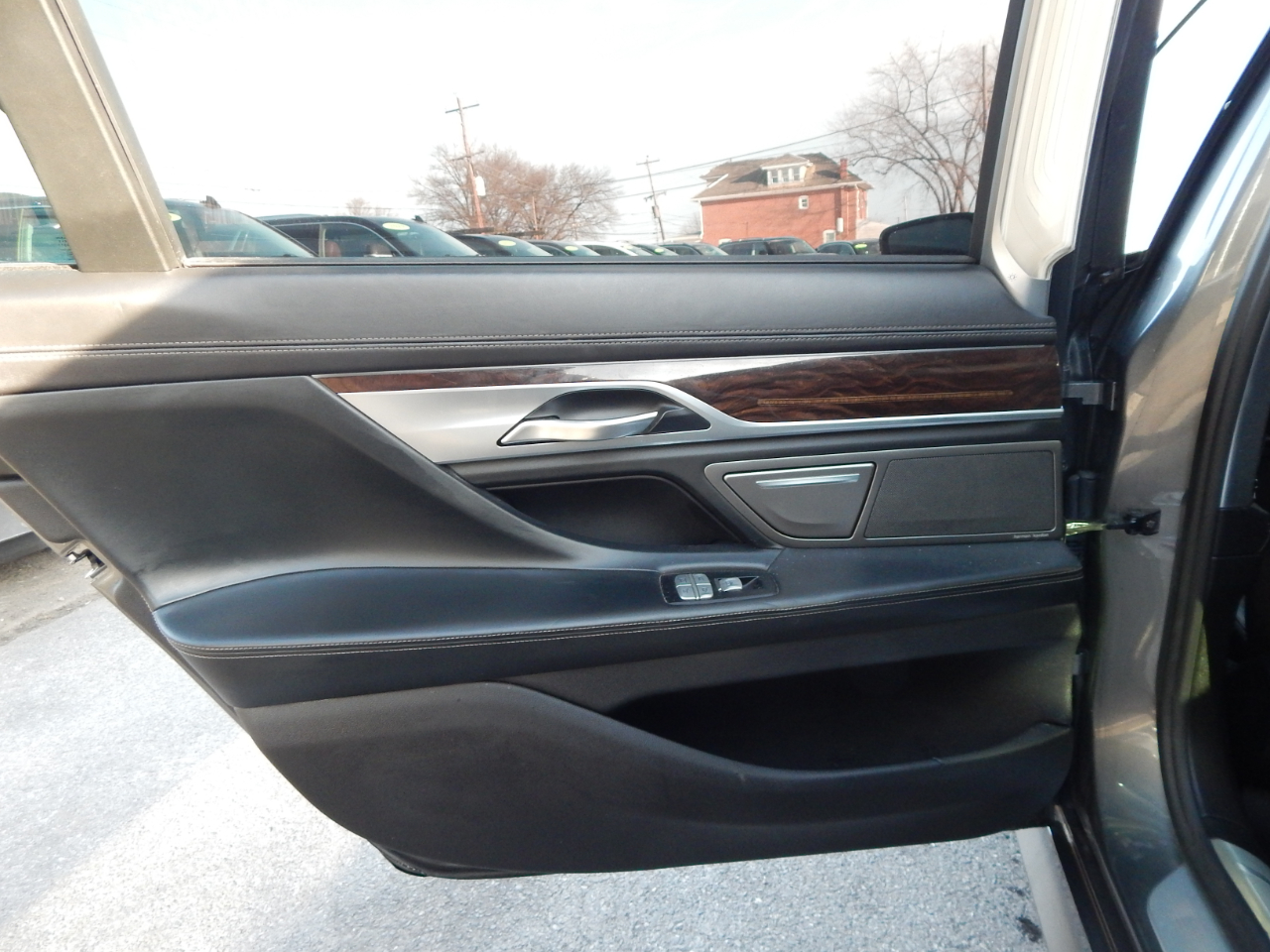 BMW 7 Series 4dr Sdn 750i xDrive AWD 2017