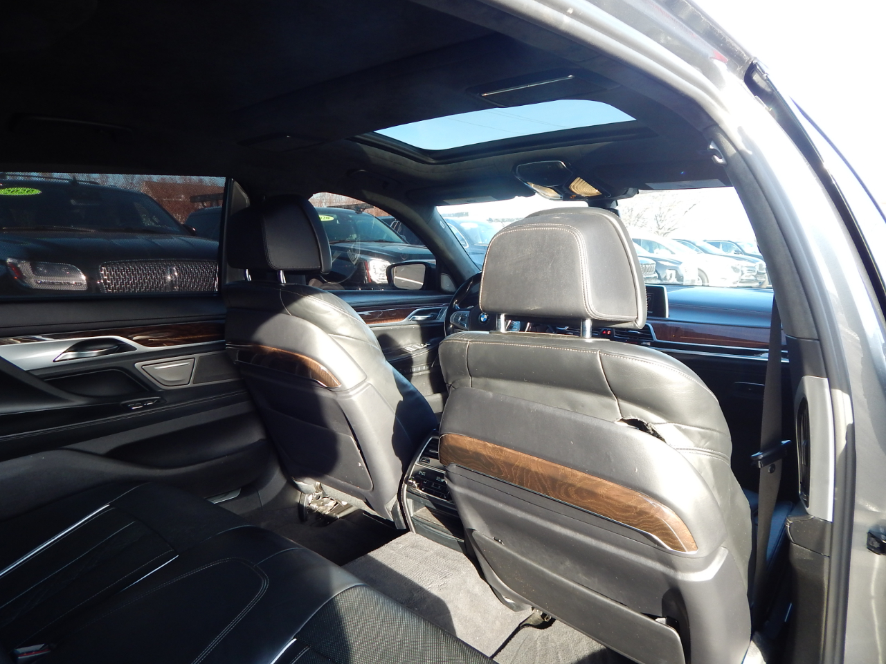 BMW 7 Series 4dr Sdn 750i xDrive AWD 2017