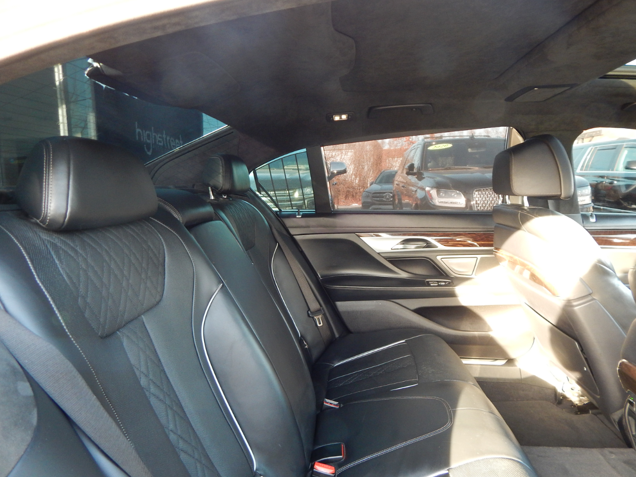 BMW 7 Series 4dr Sdn 750i xDrive AWD 2017