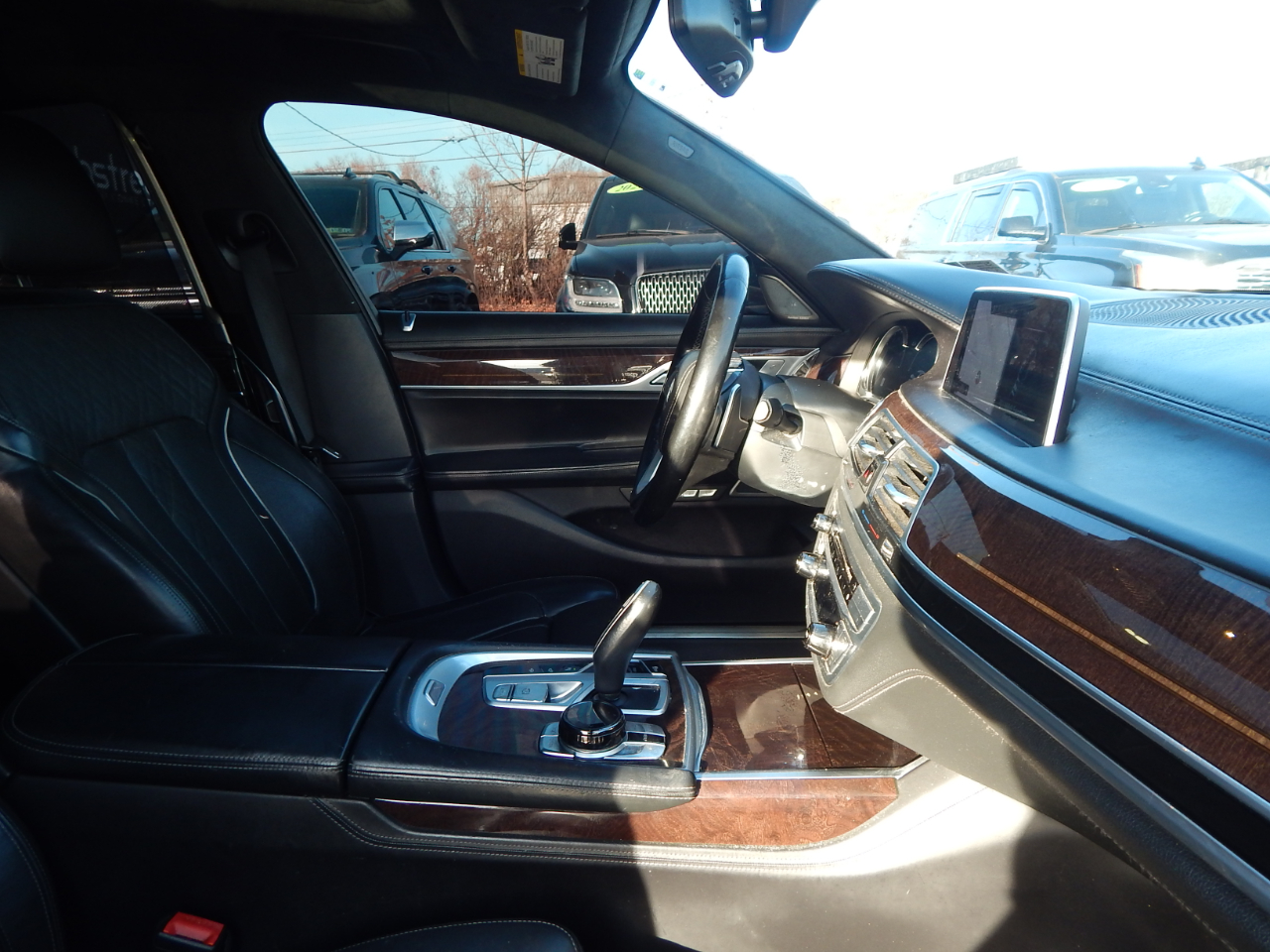 BMW 7 Series 4dr Sdn 750i xDrive AWD 2017