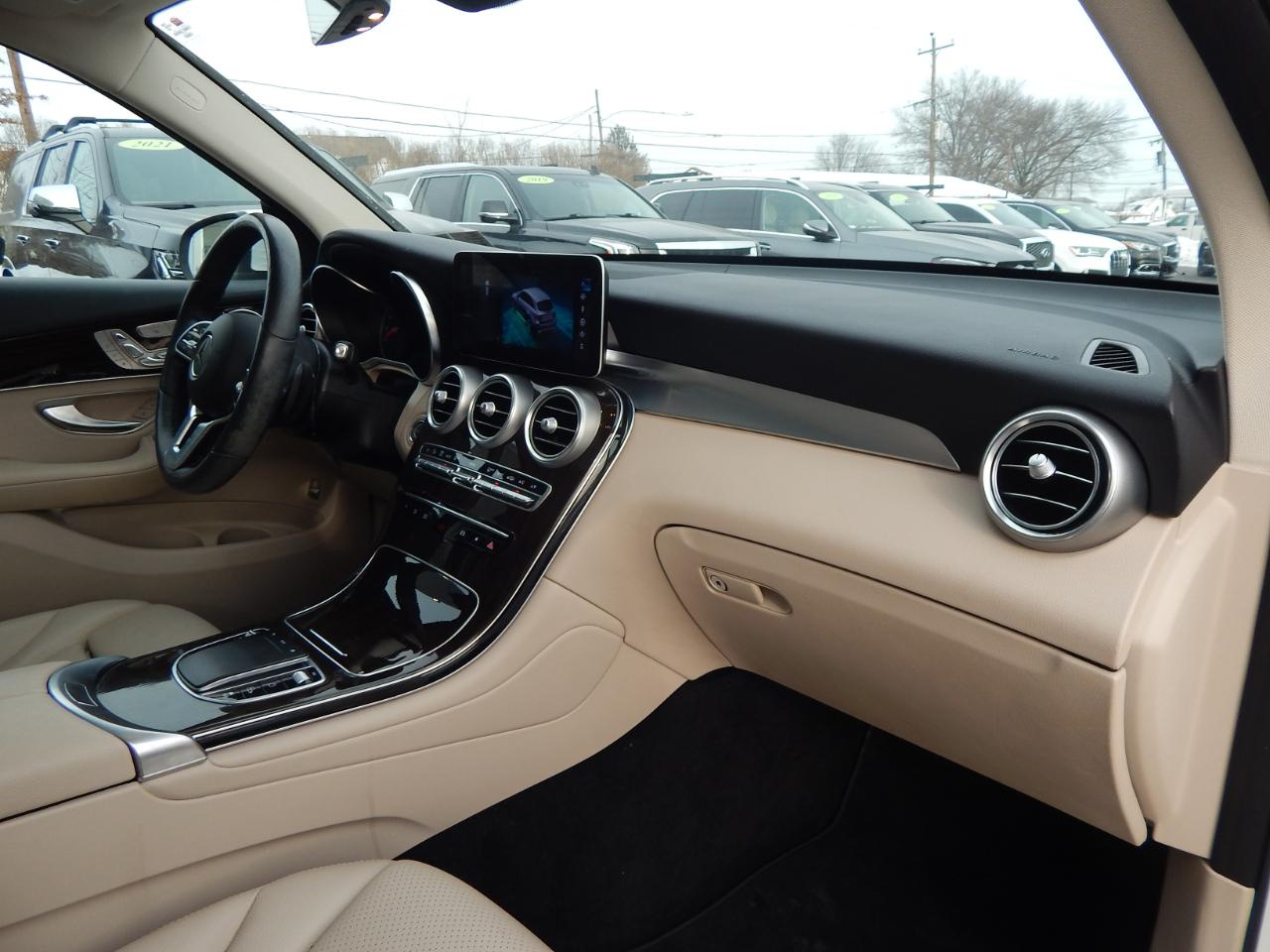 Mercedes-Benz GLC GLC 300 4MATIC SUV 2021