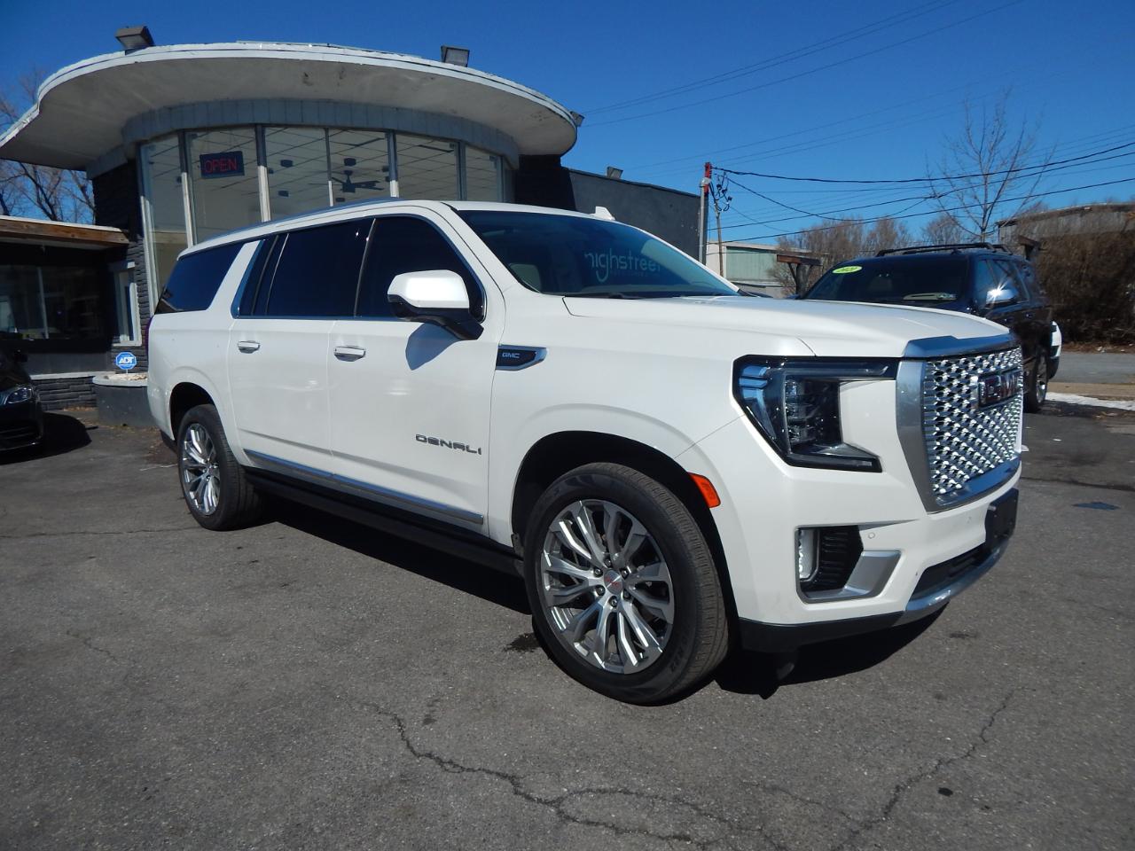 GMC Yukon XL Denali 4WD 2021